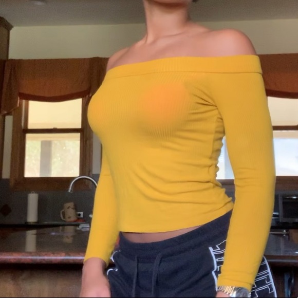 Mustard off the shoulder top - Picture 1 of 6